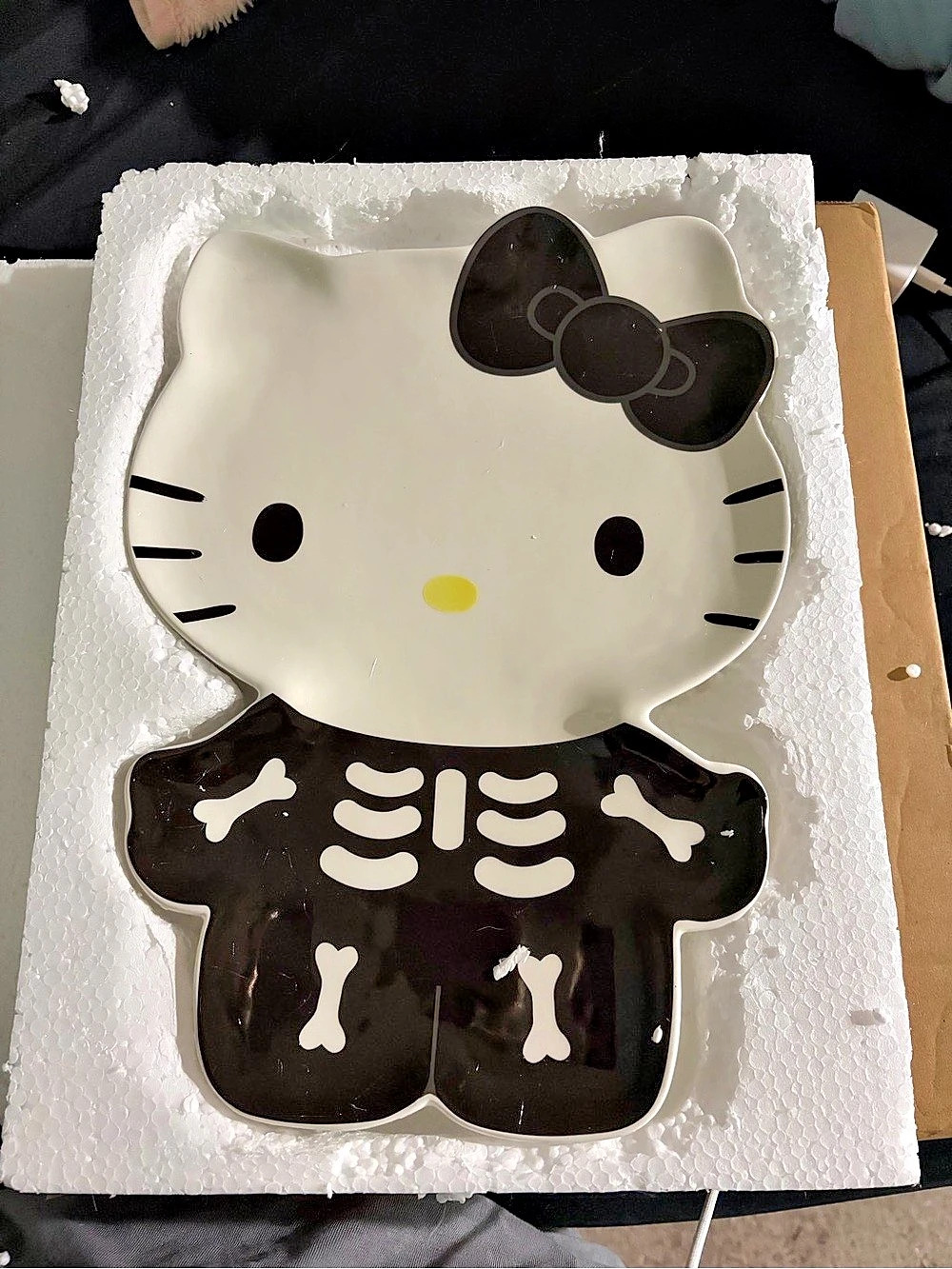 halloween Hello Kitty 13 in Ceramic Plate Skeleton Ceramic Plate NWT